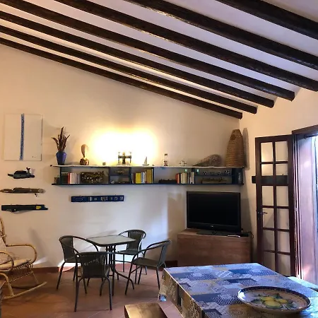 Mariza Villa *